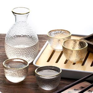 日式清酒杯 日式清酒杯 玻璃酒杯酒瓶套裝 金邊錘目紋 一瓶四杯   正面圖